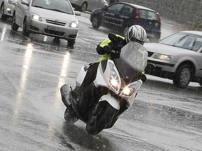Пять советов по вождению мотоцикла в условиях дождя