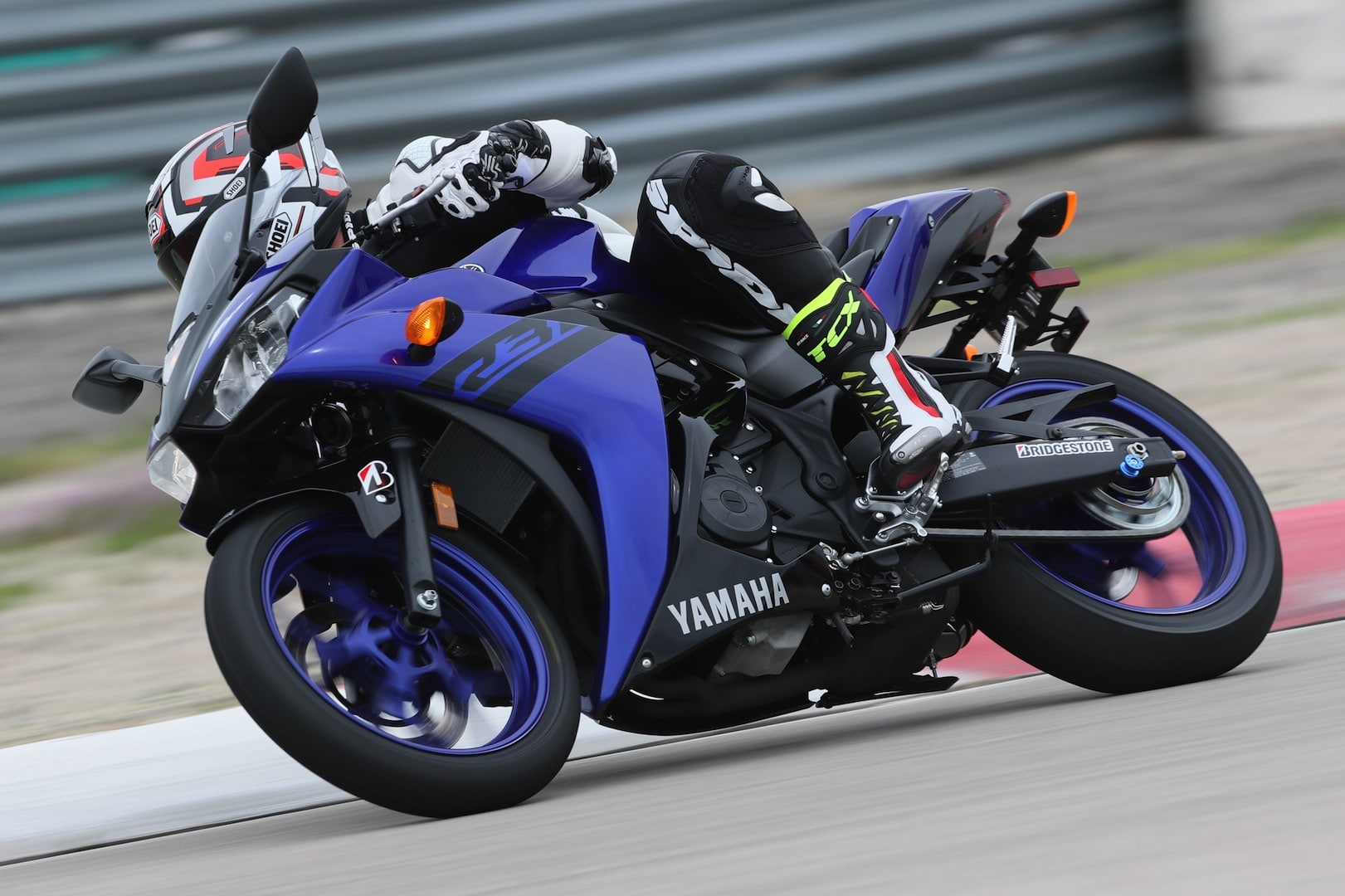 Yamaha YZF r6 на треке